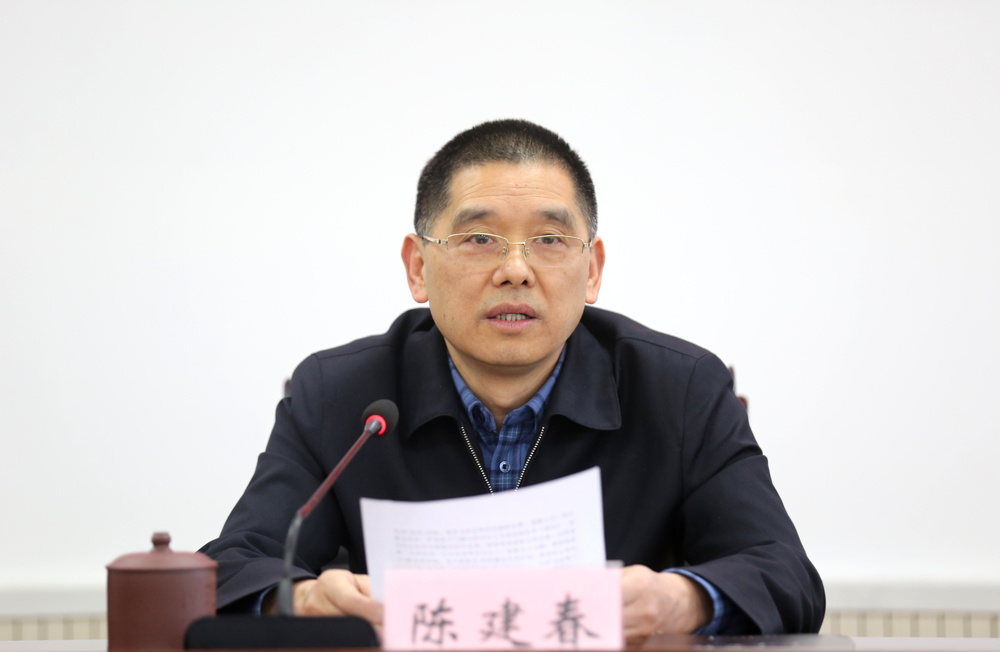 2025年3月11日，陈建春在四川省地方志办2025年机关党的建设工作暨党风廉政建设工作会议上讲话。