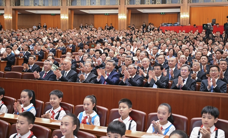 纪念中国人民抗日战争暨世界反法西斯战争胜利80周年文艺晚会《正义必胜》在京隆重举行
习近平等出席观看「相关图片」