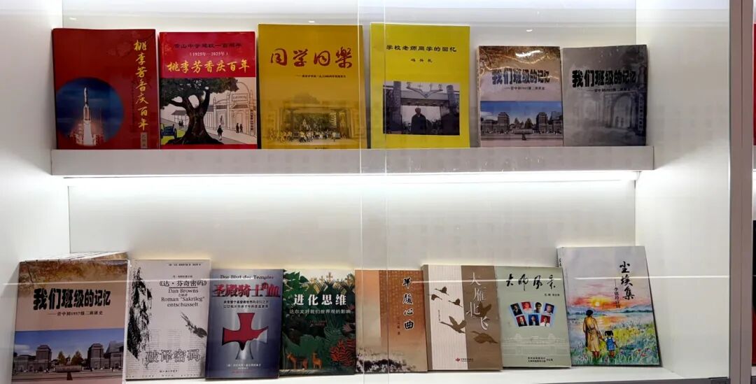 1.《桃李芳香庆百年》入展营中校史陈列馆(向海燕 摄).jpg