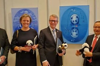 【文化传播】谢纲骅：中法大熊猫艺术交流的使者