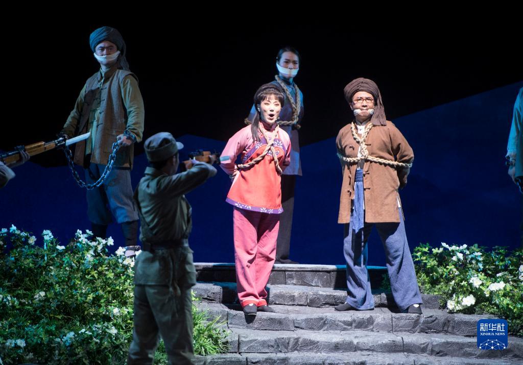 高擎民族精神火炬 吹响时代前进号角
——以习近平同志为核心的党中央关心文艺工作纪实「相关图片」