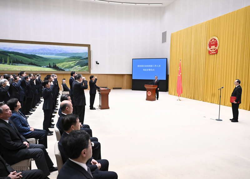 国务院举行宪法宣誓仪式
李强总理监誓「相关图片」