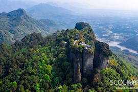 游绵阳剑门蜀道 瞰窦圌山孤耸石峰