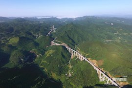 俯瞰在建中的叙威高速：宛若乌蒙群山行玉龙