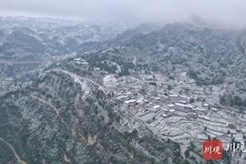 乌蒙山再降大雪，古蔺二郎镇迎来别样雪景