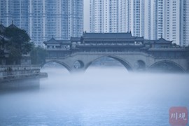 锦江烟雨濛濛 成都安顺廊桥彷如仙境